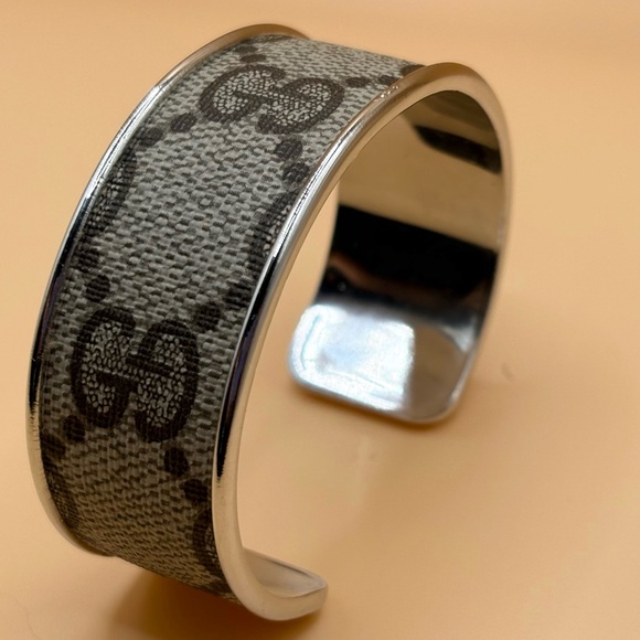 GG Gucci Cuff Bracelet - Picture 3 of 7